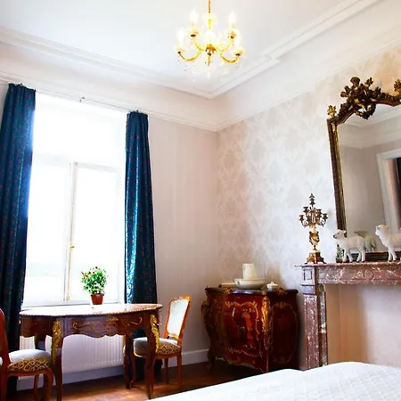 Couette-café Chateau Morreau *